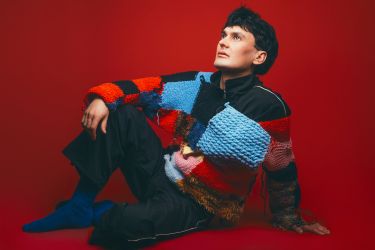 Neniu signs with Zamora Productions on tour! | &copy; Emma Birski