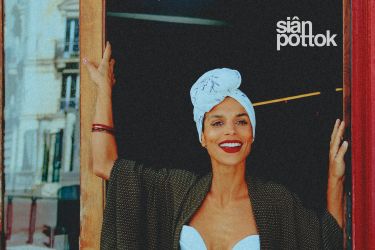 Happy People, the new album by Siân Pottok, is available everywhere! | &copy; Marina Viguier